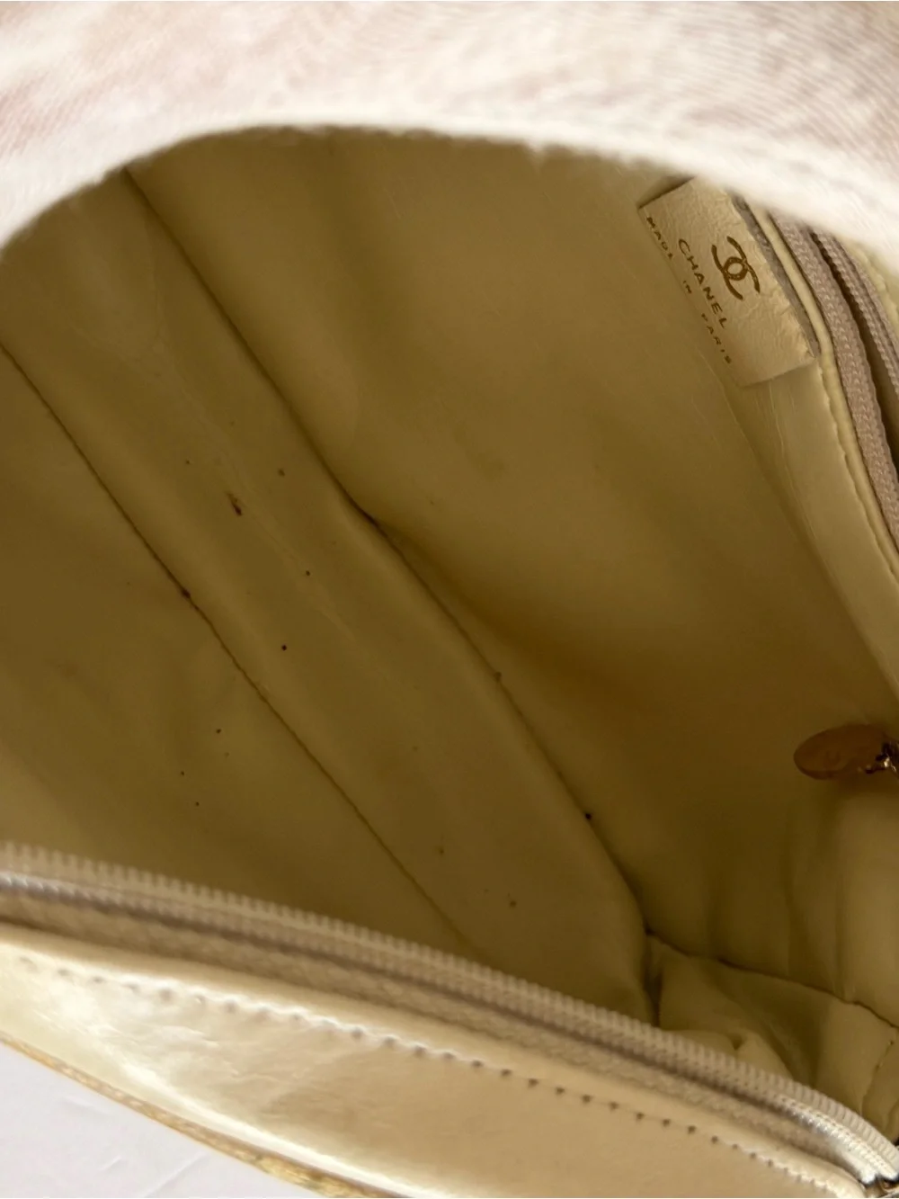 CHANEL Quilted Shoulder Bag in Pearl White with Gold Hardware